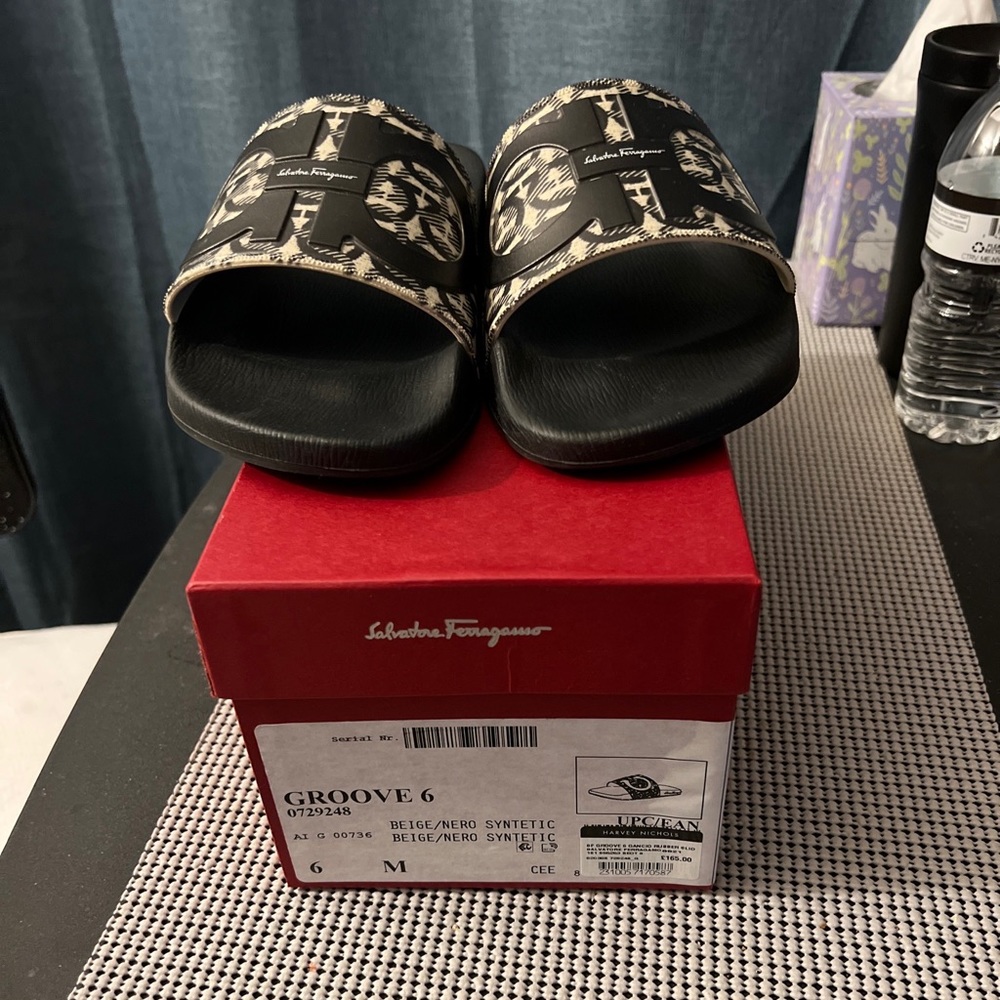 Salvatore Ferragamo slide sandals like new , size UK 6 USA 7 color beige/Nero